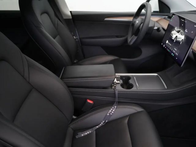 Tesla Model Y AWD Long Range