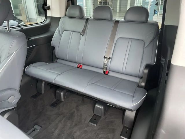 Hyundai Staria Signature