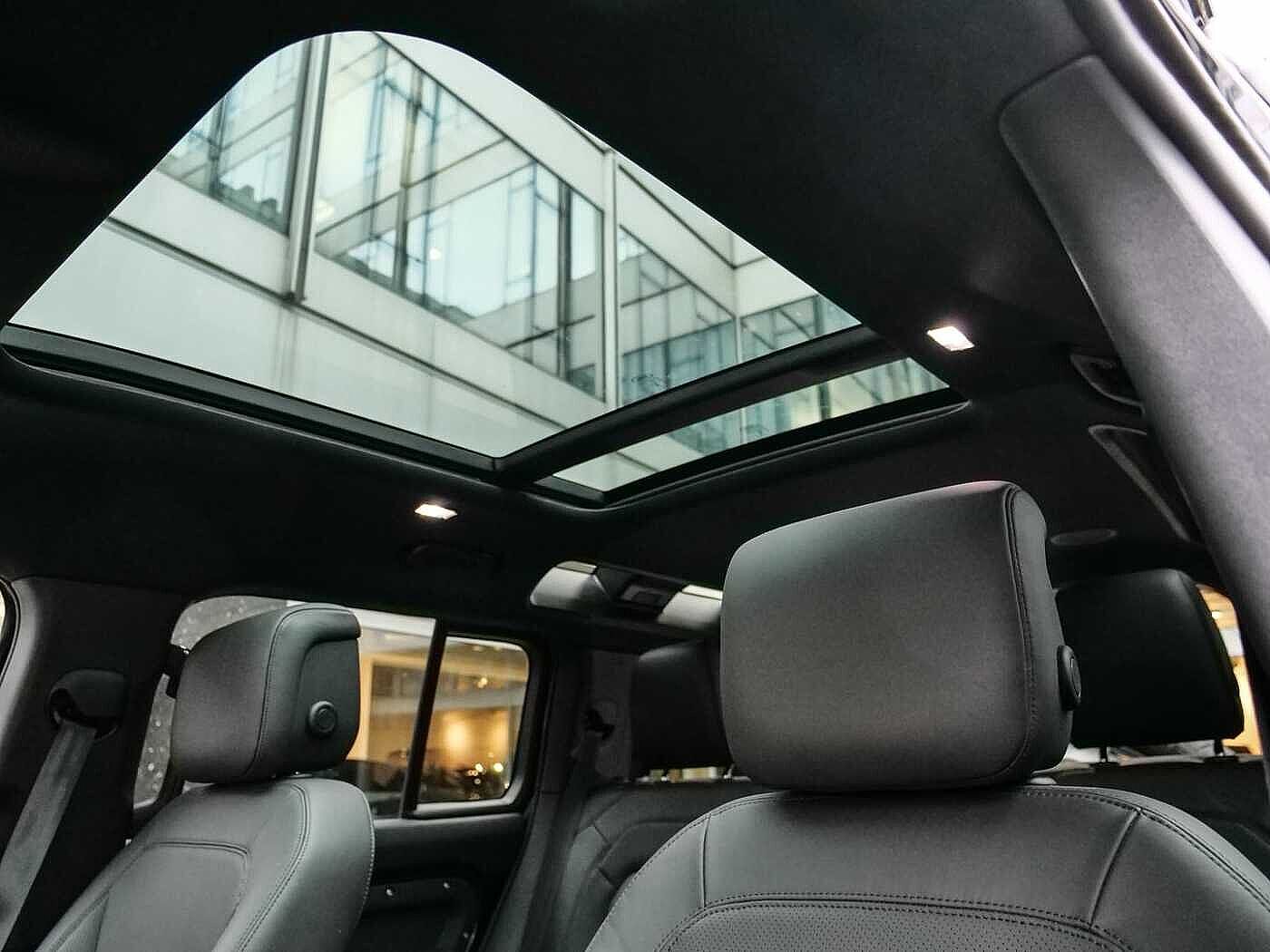 Land Rover Defender 110 Dynamic HSE