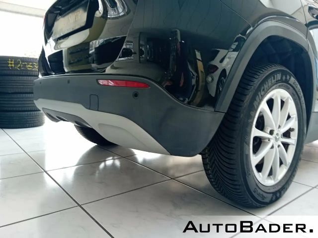 Mercedes-Benz GLA 180 GLA 180 7G MBUX Park-Spur-Pkt RF-Kamera DAB Shz