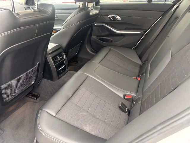 BMW 330 330e Sedan Sport Line