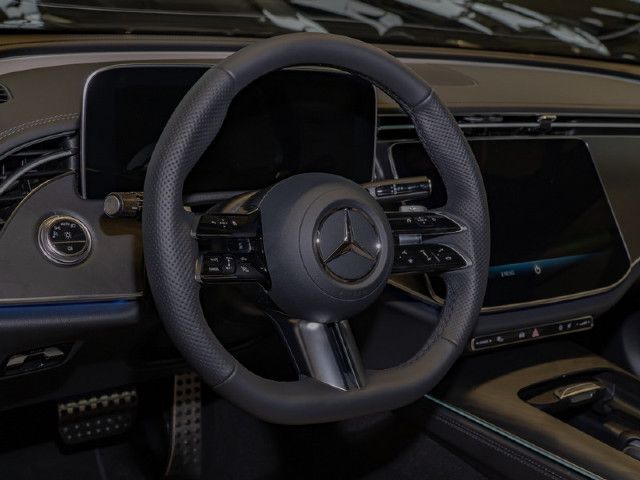 Mercedes-Benz E 200 Sedan