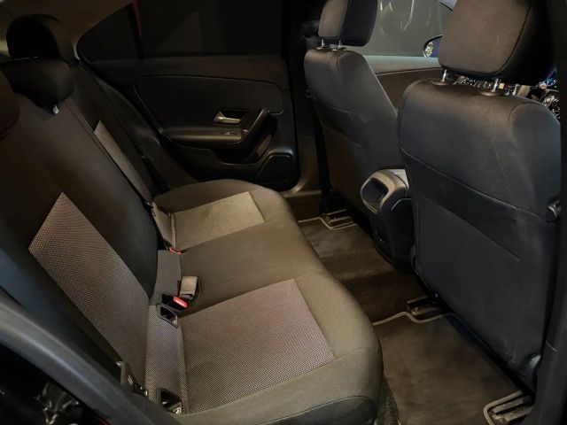 Mercedes-Benz A 180 A 180 d