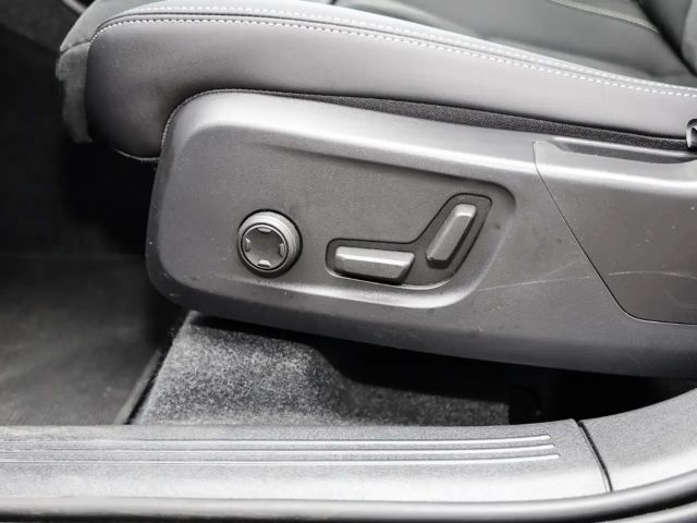 Volvo XC40 Dark Plus