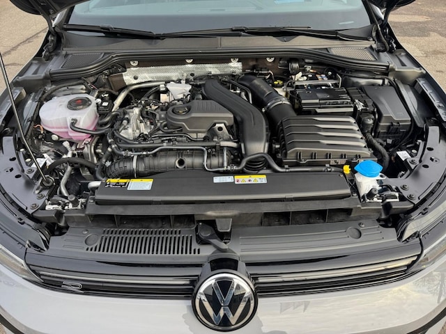 Volkswagen Golf 1.5 eTSI DSG R-Line