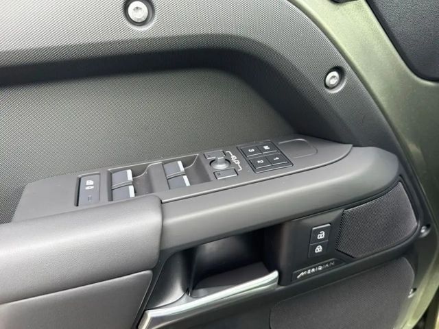 Land Rover Defender 110 D300 Dynamic HSE