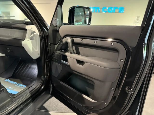 Land Rover Defender 110 Black Pack
