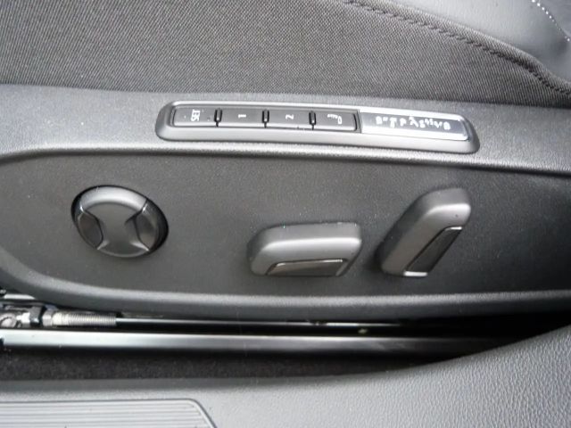 Volkswagen Golf 1.5 TSI Life Variant