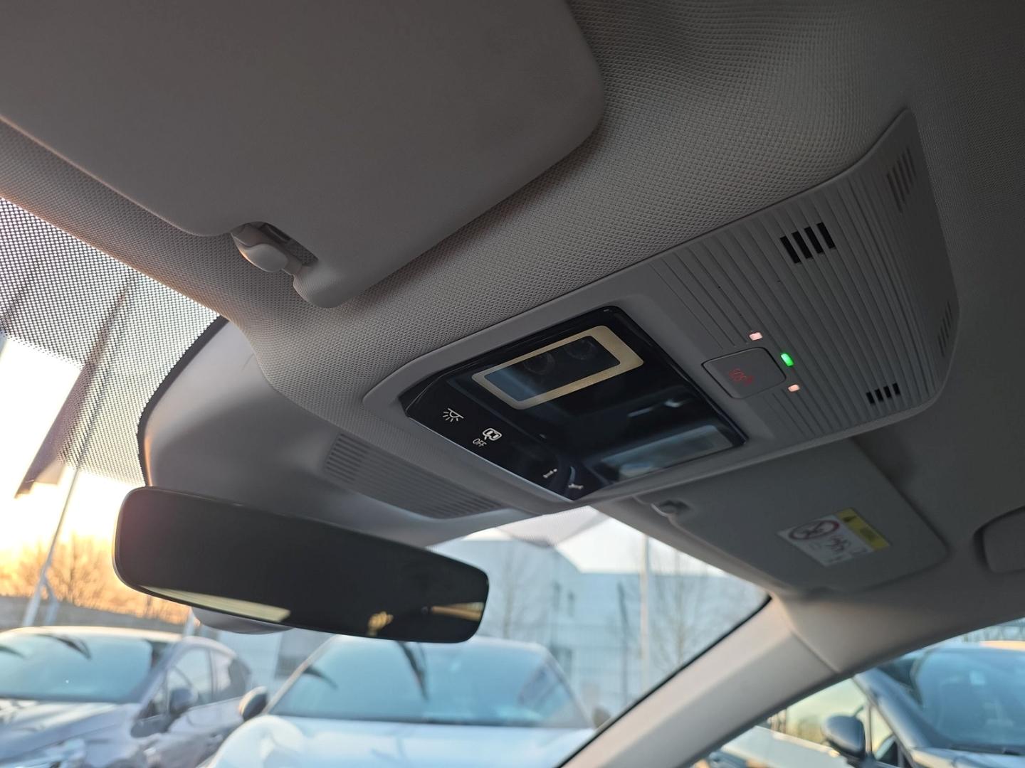 Volkswagen Passat 1.5 eTSI Business Variant