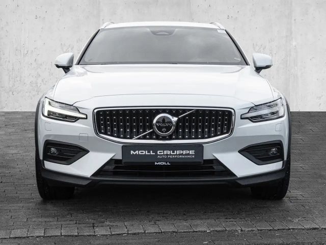 Volvo V60 Cross Country AWD Plus