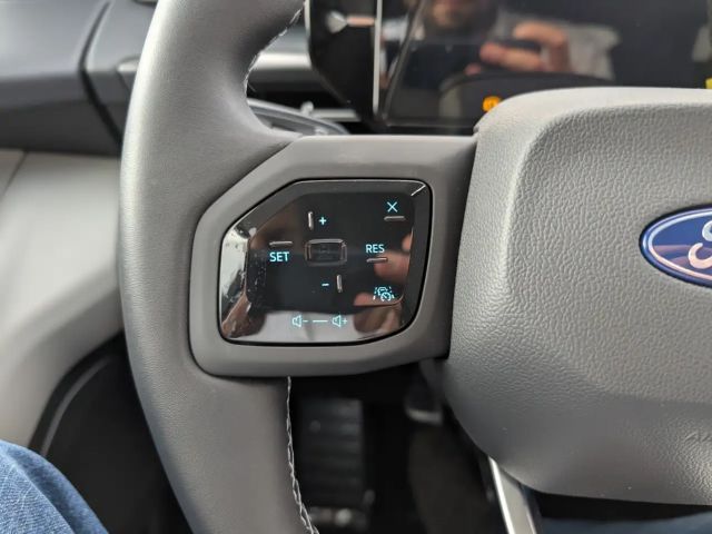 Ford Explorer Extended range RWD