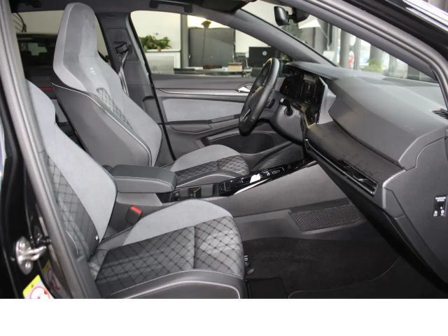 Volkswagen Golf 1.5 eTSI DSG R-Line