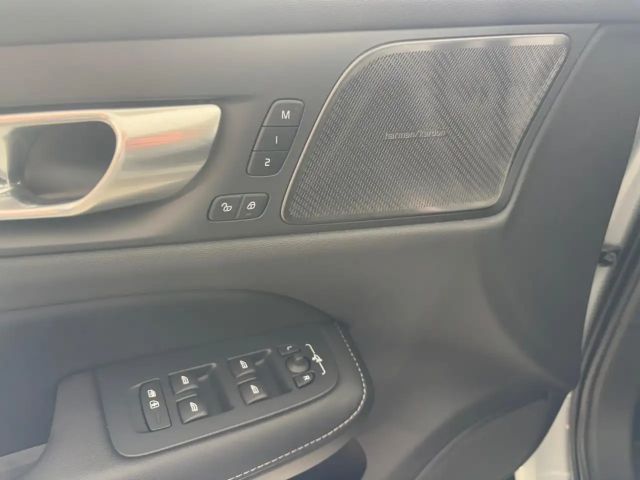 Volvo V60 Cross Country AWD Plus