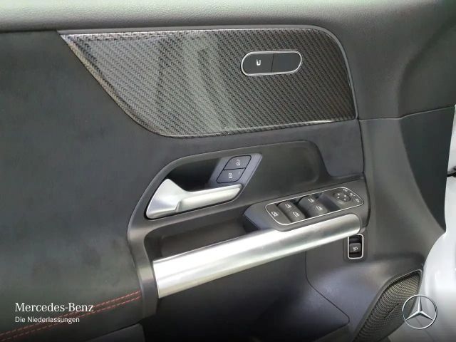 Mercedes-Benz B 200 AMG Line Sedan