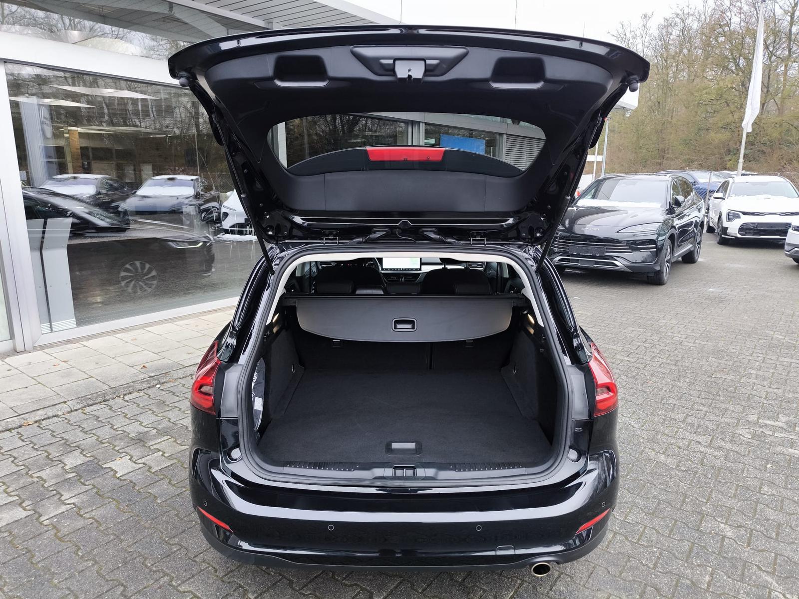 Ford Focus Tur 1.0 Titan >NAVI+LED+SHZ+TEMP+DAB+PDC+