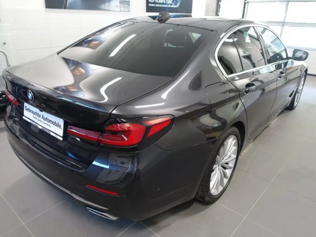 BMW 520 520d Luxury Line Sedan xDrive