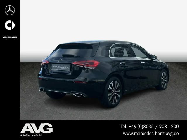 Mercedes-Benz A 220 A 220 d