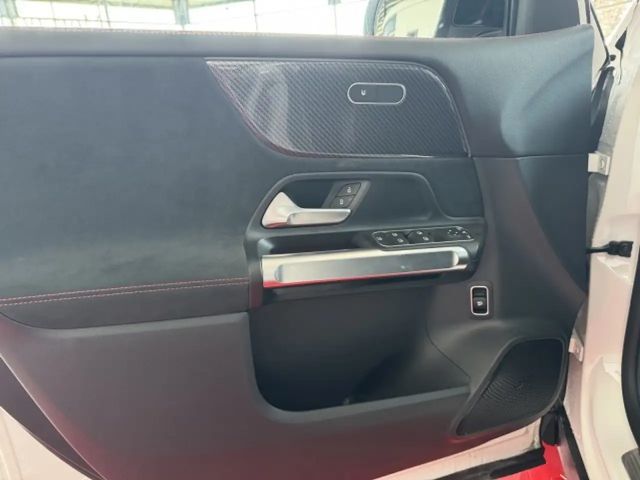 Mercedes-Benz GLB 220 4MATIC AMG Line