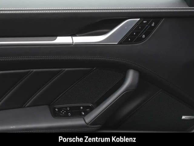 Porsche 992 4S Carrera Coupé