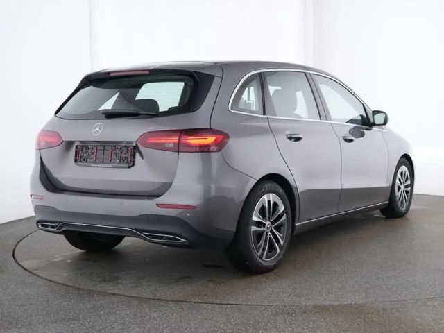 Mercedes-Benz B 200 Sedan