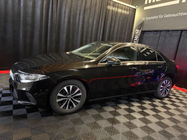 Mercedes-Benz A 180 A 180 d