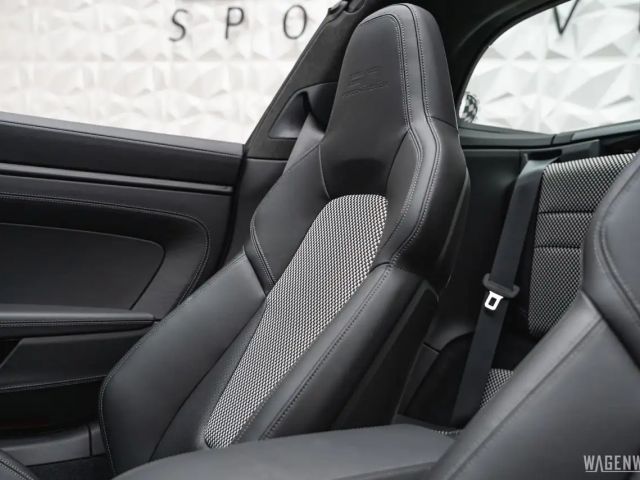 Porsche 992 4 Cabrio GTS Targa