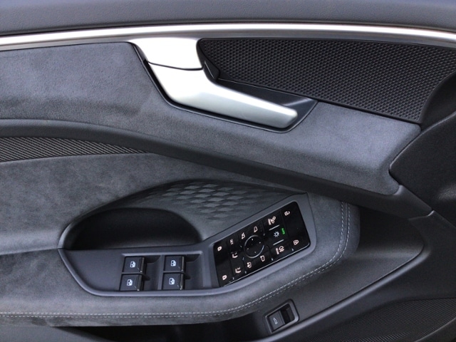 Audi A6 Avant Quattro S-Tronic