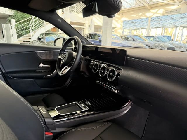 Mercedes-Benz A 180 A 180 d