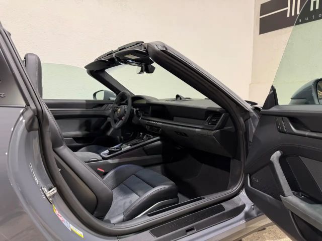 Porsche 992 4 Cabrio GTS Targa