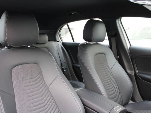 Mercedes-Benz A 180 A 180 d