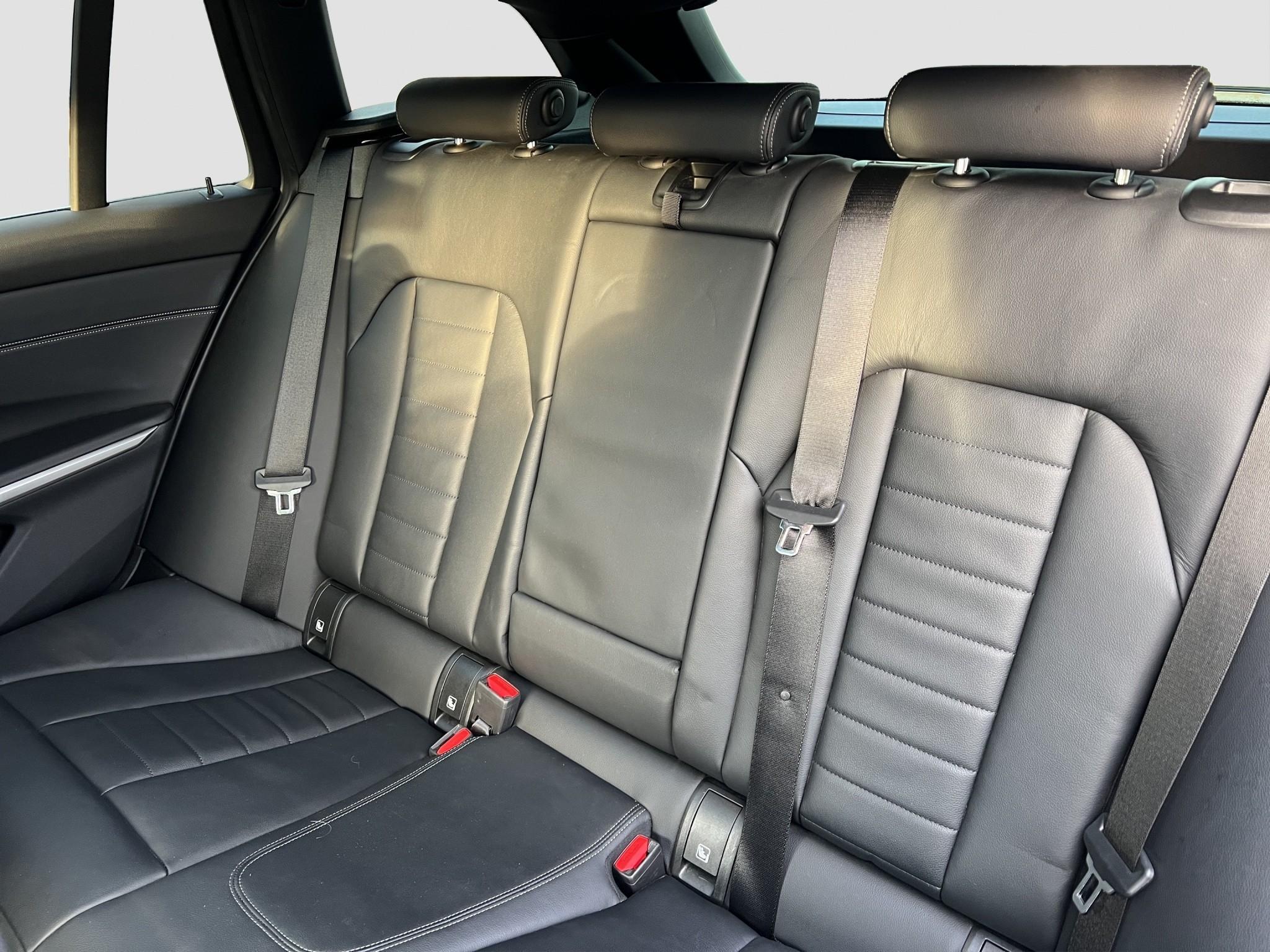 BMW 330 330e Touring