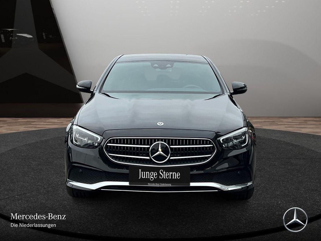 Mercedes-Benz E 200 4MATIC Sedan