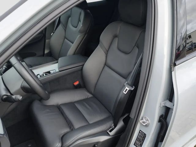 Volvo XC60 AWD Dark Plus