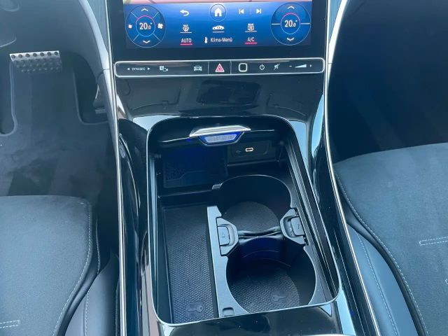 Mercedes-Benz C 200 AMG Line Sedan