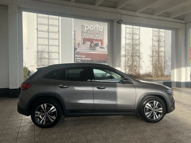 Mercedes-Benz GLA 180 Progressive