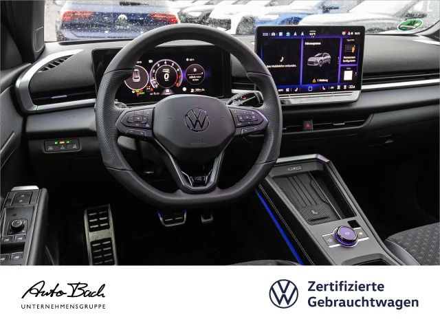 Volkswagen T-Roc 1.5 eTSI DSG R-Line