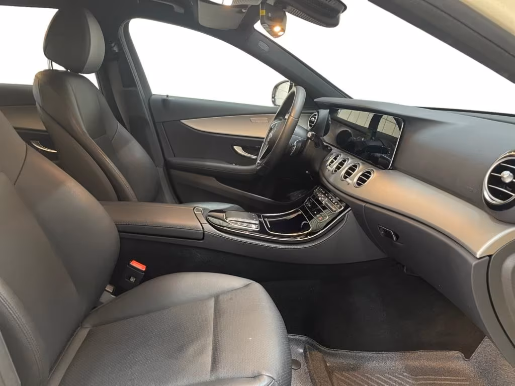 Mercedes-Benz E 220 AVANTGARDE E 220 d Estate