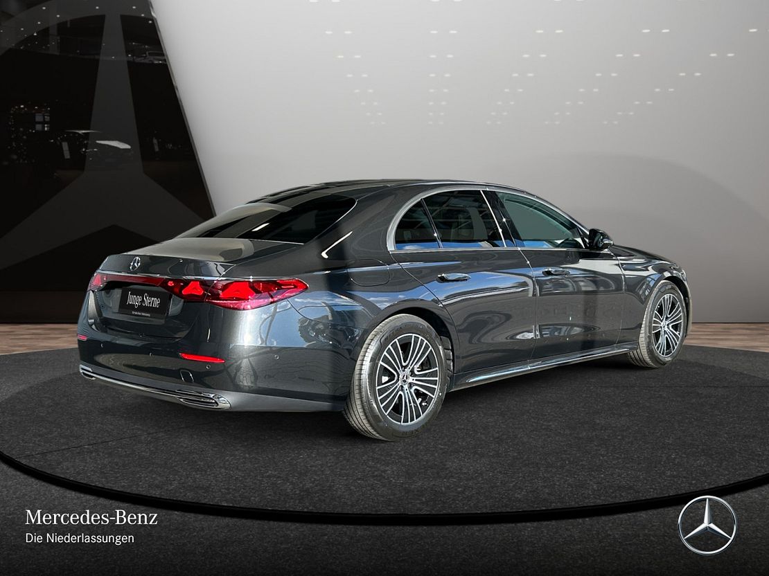 Mercedes-Benz E 200 Sedan