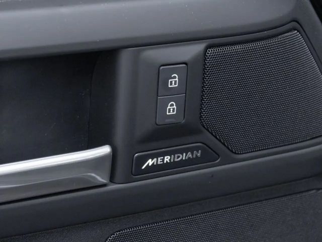 Land Rover Defender 110 D250 Dynamic SE