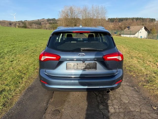 Ford Focus Cool & Connect Wagon
