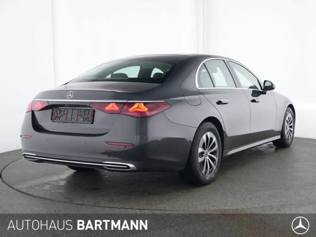 Mercedes-Benz E 200 Sedan