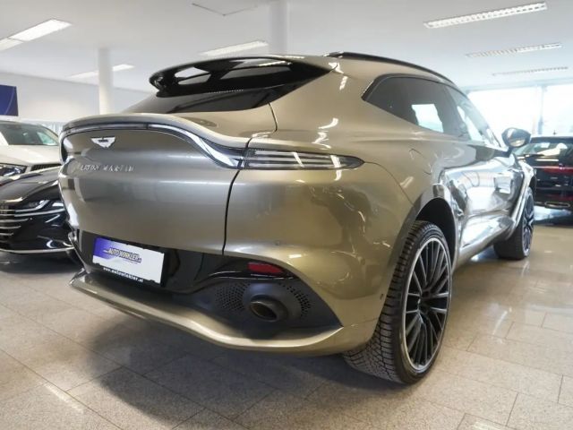 Aston Martin DBX V8