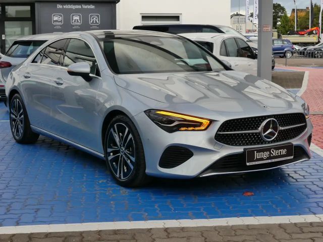 Mercedes-Benz CLA 180 Coupé Progressive