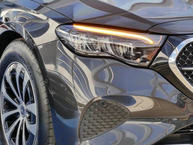 Mercedes-Benz E 200 AVANTGARDE Sedan