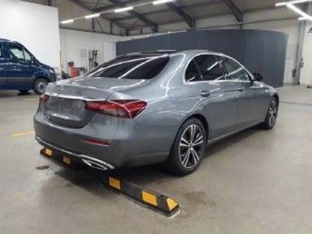 Mercedes-Benz E 220 AVANTGARDE E 220 d Sedan