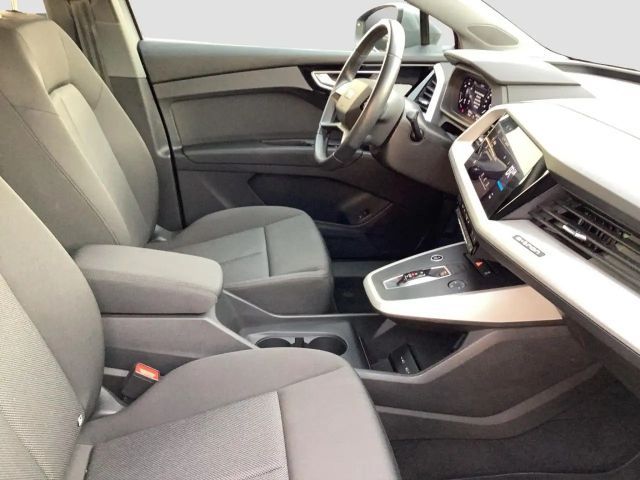 Audi Q4 e-tron 55 kWh LED SHZ PDC hinten Bluetooth