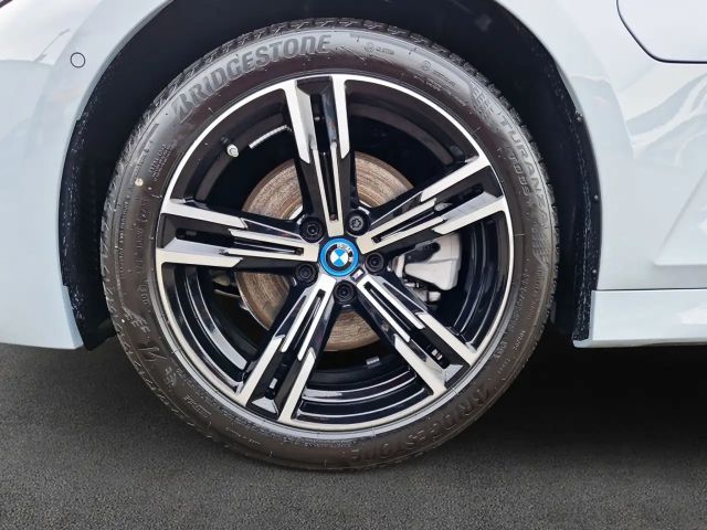 BMW 330 330e Sedan xDrive