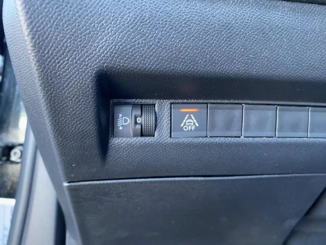 Peugeot E-2008 Allure Pack