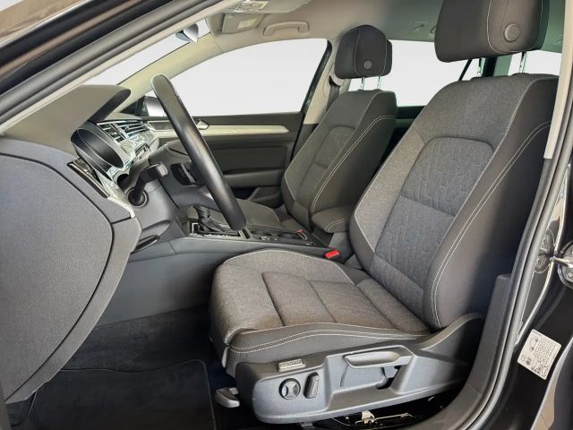 Volkswagen Passat 1.5 TSI Business DSG Variant