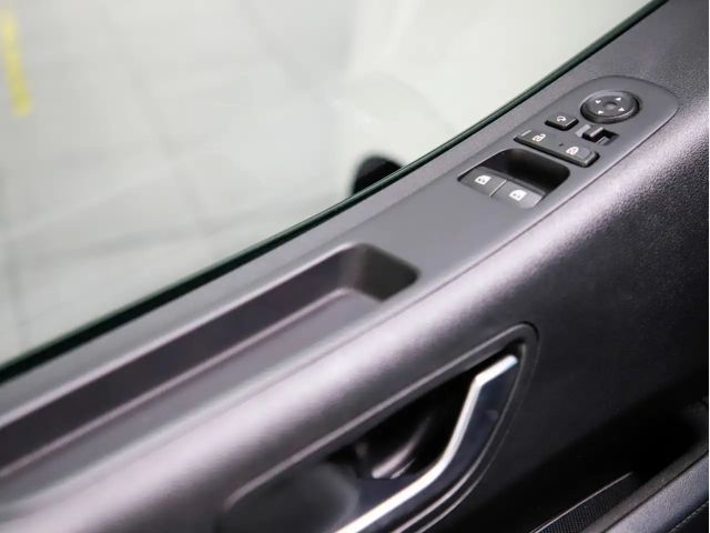 Hyundai Staria Signature